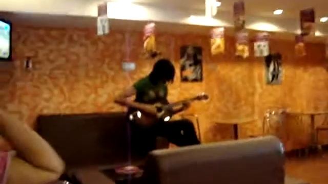 Poor abused guitar at Barista смотреть онлайн