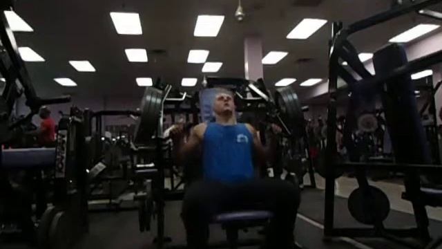 270 x 12 Hammer Strength Front Military Press смотреть онлайн