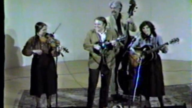 Ferry Bridge Hornpipe Medley - Vivian & Phil Williams смотреть онлайн