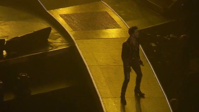 Queen + Adam Lambert - Leeds Arena - Fat Bottomed Girls смотреть онлайн