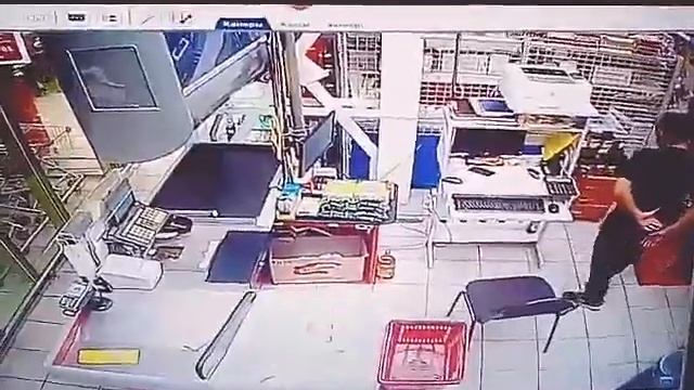 Попыталась стырить кофе на 2000 смотреть онлайн