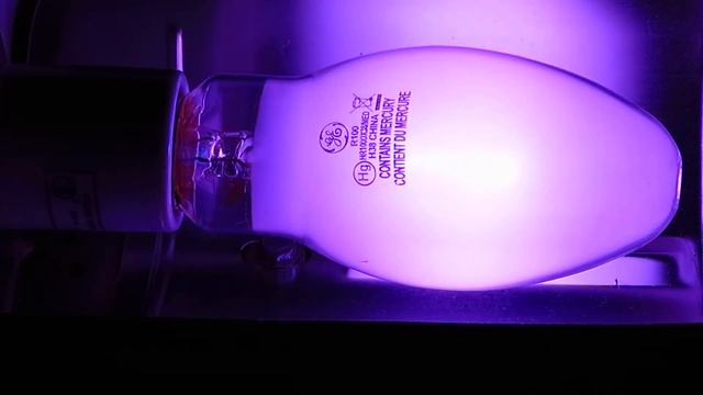 Cooper Lighting 80 watt Mercury Vapor flood light смотреть онлайн