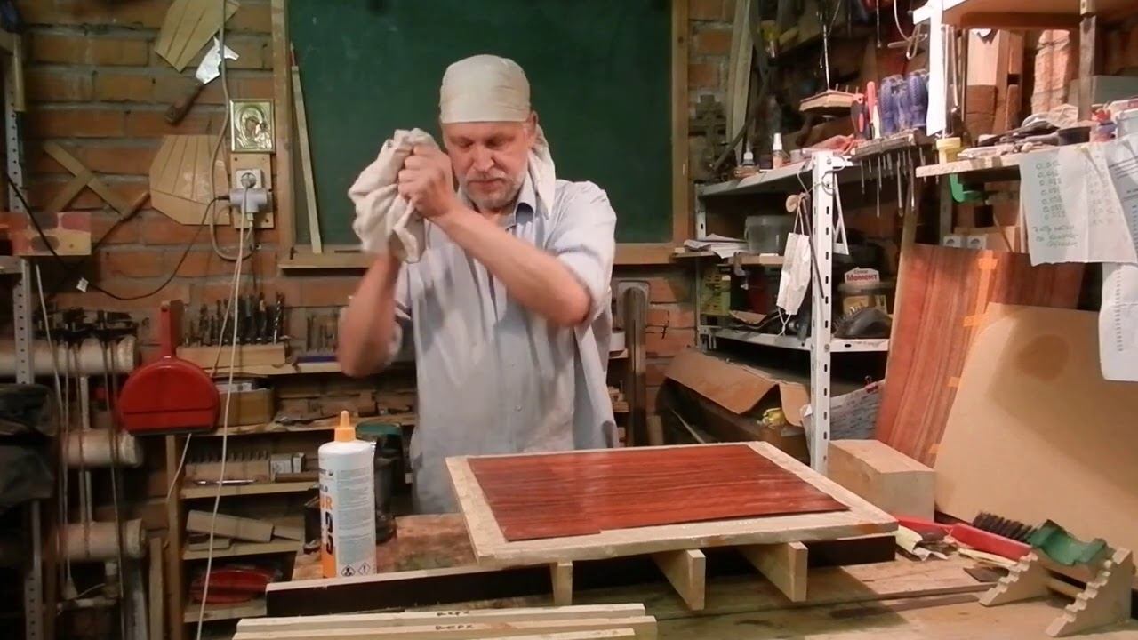 Фанерование (облицовка шпоном) большого щита, изготовление дна гитары смотреть онлайн