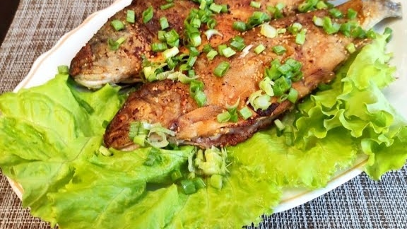 Форель жареная на сковороде. смотреть онлайн