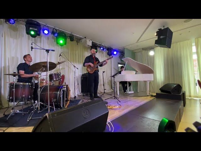 “The girl from Ipanema” смотреть онлайн
