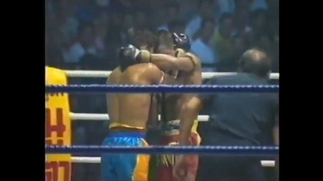 MUAY THAI FIGHT - SAMSON SOR ISAAN VS LAKHIN WASSANTASIT - 4 AGOSTO 1992 LUMPINEE STADIUM смотреть онлайн
