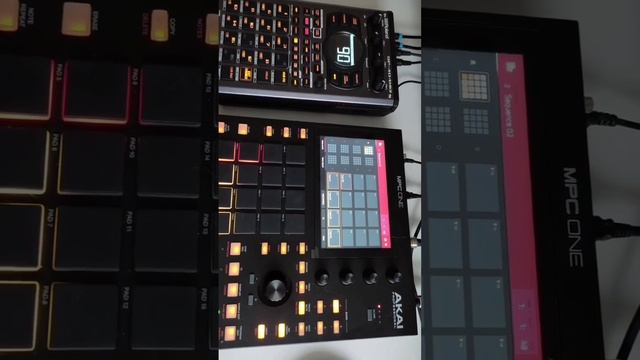 играю бит с мини-альбома 