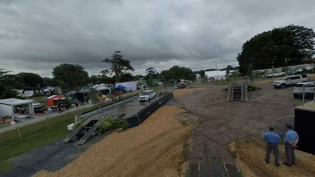360 - Goodwood - Land Rover Experience смотреть онлайн