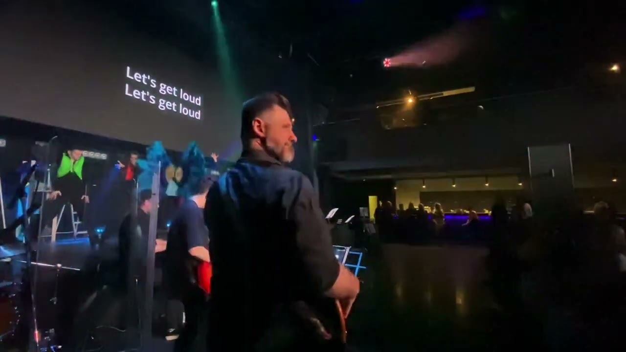 “Let’s get loud” смотреть онлайн