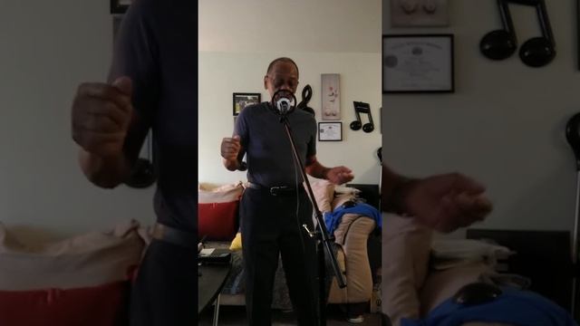 Kelvin Brown Sr. Sings I'm Not The Only One. смотреть онлайн