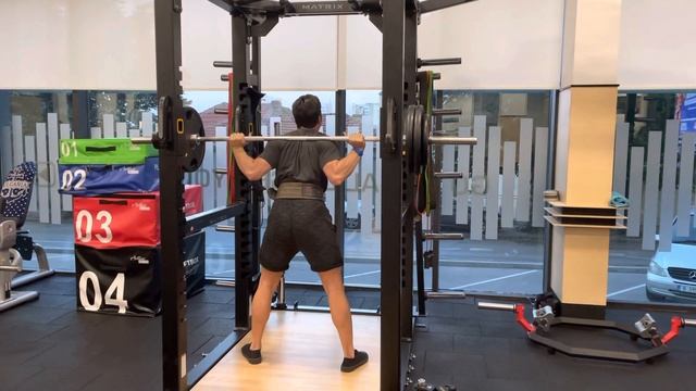 Squats to Pins 124 kg x 3 (274 lbs) смотреть онлайн