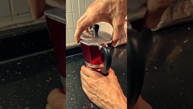 Geyser Coffee Maker. How It Works. ASMR смотреть онлайн