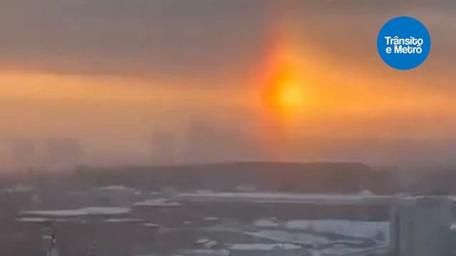 Vídeo: Fenômeno raro aparece no céu de Moscou смотреть онлайн