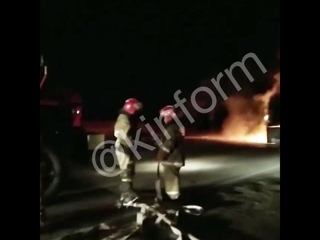 На трассе в ХМАО сгорел вахтовый автобус смотреть онлайн
