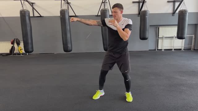 как ПРАВИЛЬНО НОВИЧКУ делать БОЙ С ТЕНЬЮ в боксе?! смотреть онлайн