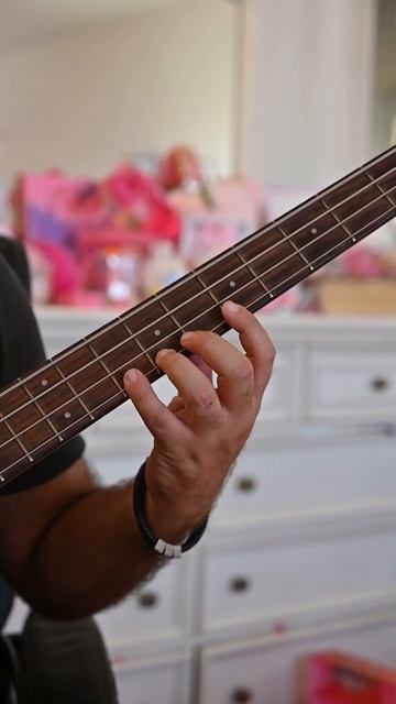 Escala de F a dos Octavas para Bajo de 4 cuerdas/ F Major Scale for 4 Strings Bass Guitar смотреть онлайн