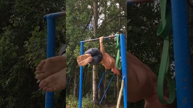 Тренировка ласточки на 1 руке Воркаут статика 😅 смотреть онлайн
