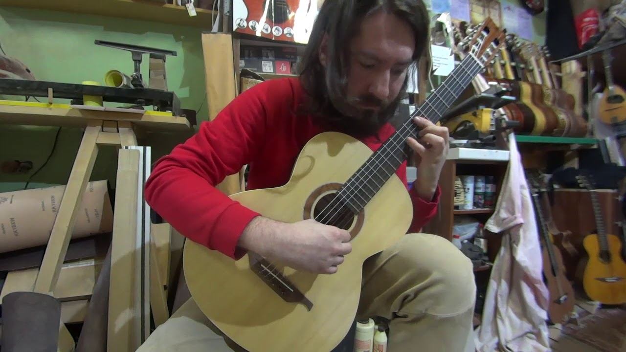 Звучит гитара "Шуляковский" из клена мастера Антона Хорина. Gaspar Sanz Pavanas исп. Алексей Тонких смотреть онлайн