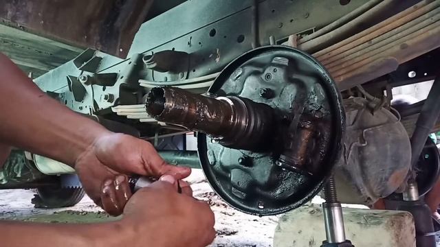 Installing Break Shoe And Wheel Cap смотреть онлайн