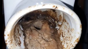 Засор в унитазе солями из воды