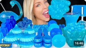 ASMR СИНЯЯ ЕДА MUKBANG, миска с малиновым желе, кислые конфеты из изомальта, многослойное желе