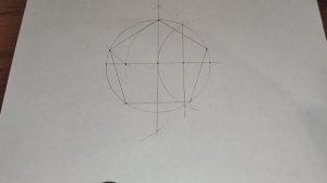 Делим окружность на 5 равных частей с помощью циркуля. Построение правильного пятиугольника.