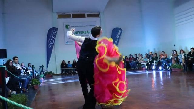 CRDM - Gala SWAY - Danças de Salão 2017 - Titanic - Slow Waltz - Bernardo e Débora смотреть онлайн
