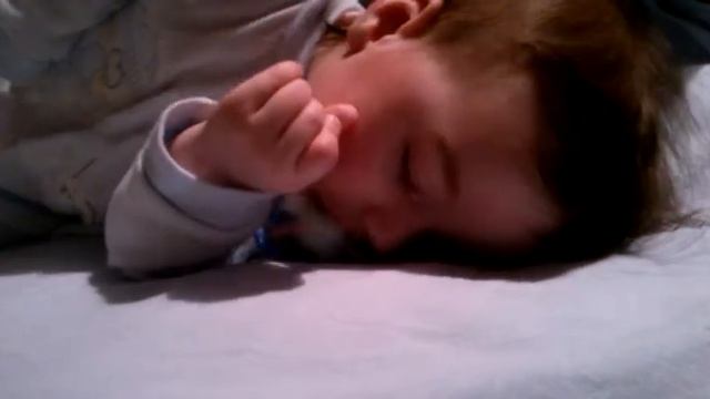 ребенок раняет пустушку смотреть онлайн