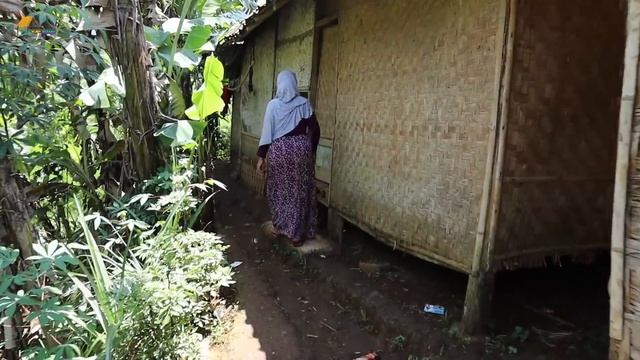 MIRIS..Dengan Kehidupan Mereka Yang Jauh Tertinggal Di Tengah Perkembangan Jaman. смотреть онлайн