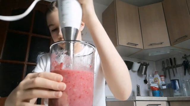 Делаю смуузи🍹// Ульяна - некий шеф-повар👩🍳 смотреть онлайн