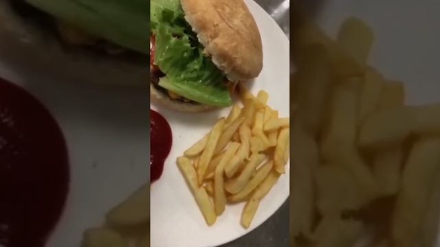 📍BURGER and Fries 😋 #food #foryou смотреть онлайн