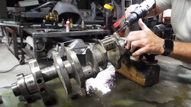 Porsche 928S4 Crankshaft Oil Journals Drill-Out смотреть онлайн