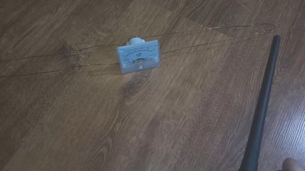 Собрал индикатор напряженности поля...