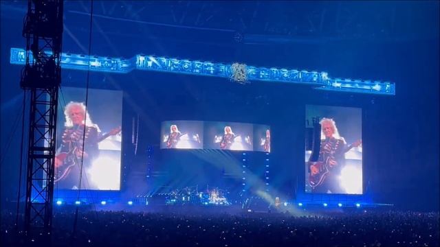 QUEEN + Adam Lambert - Osaka 2024 - february 7th- We Will Rock You/Radio Ga-Ga смотреть онлайн