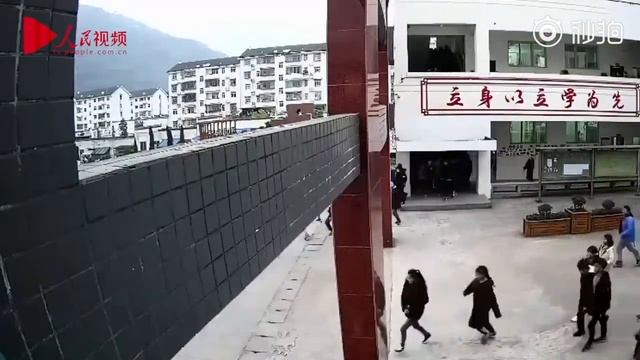 SW China: An earthquake early warning system provided a 14 second warning смотреть онлайн