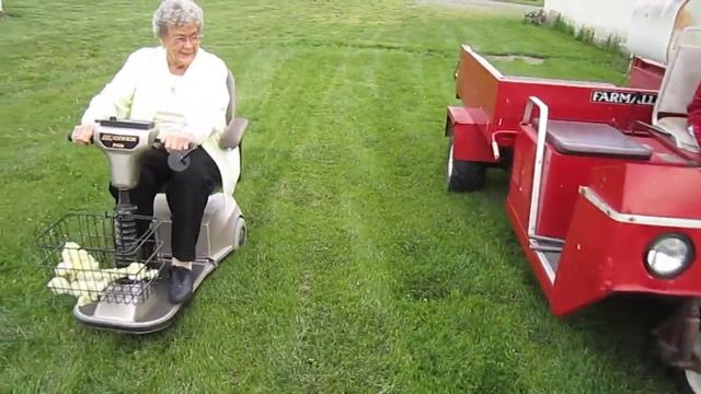 Granny Race смотреть онлайн