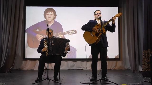 Клуб авторской песни "Живая атмосфера" - На братских могилах В.С.Высоцкий смотреть онлайн