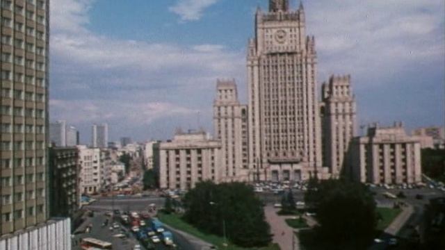 ПУТЕШЕСТВИЕ ПО МОСКВЕ / От Крымского брода до Триумфальных ворот 1984 г смотреть онлайн