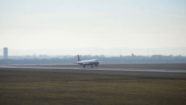 Aeroflot A321 landing @ Flughafen Wien | VP-BOE смотреть онлайн