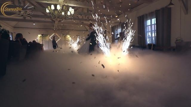 Танцюючі фонтани на 1-й танець, Важкий дим і Конфеті, Холодні вогні Спецефекти Весілля Київська обл смотреть онлайн