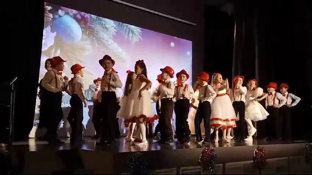 выступление хора 2 кадетского на новогоднем празднике 25.12.2024 смотреть онлайн