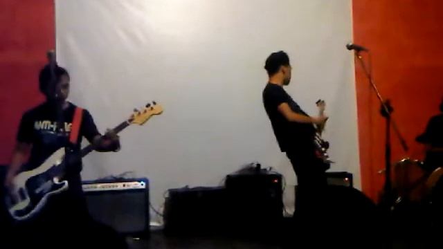 ILLUSCRAZY - Let Yourself Go (Green Day Cover) смотреть онлайн