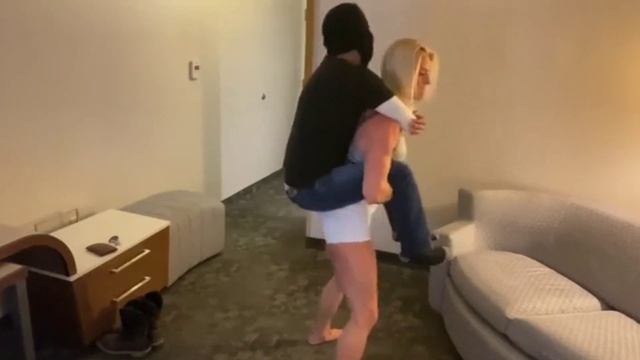 Tall & Strong Amazon Girlfriend | tall woman short man | tall girl lift carry guy смотреть онлайн