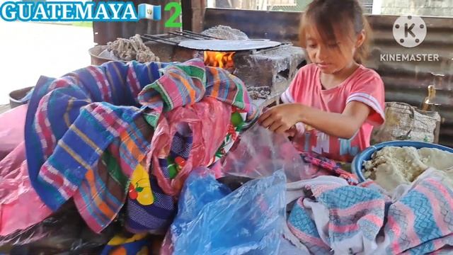 que niña tan lista la pequeña ya trabaja haciendo tortillas para vender смотреть онлайн
