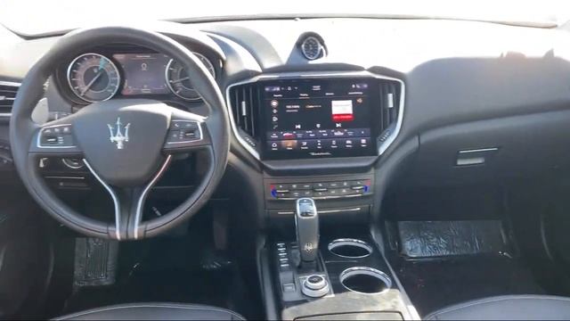 2022 Maserati Ghibli Modena Sedan смотреть онлайн