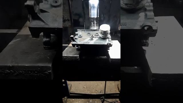 100 тонный пресс против двигателя ЗАЗ смотреть онлайн