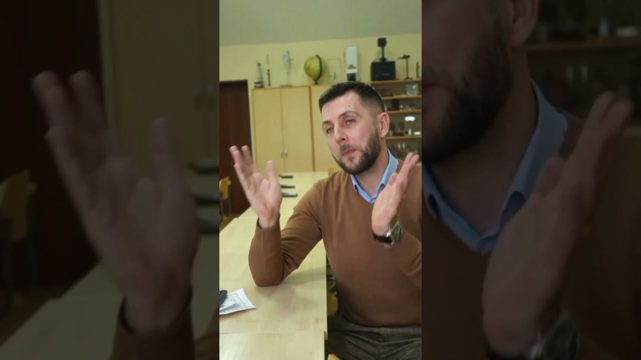 Учитель физики о страхе перед формулами и экзамене, который никто не выбирает. #shorts #физикаегэ смотреть онлайн
