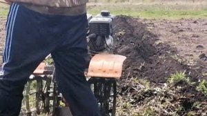 Как настроить плуг для мотоблока Весенняя вспашка