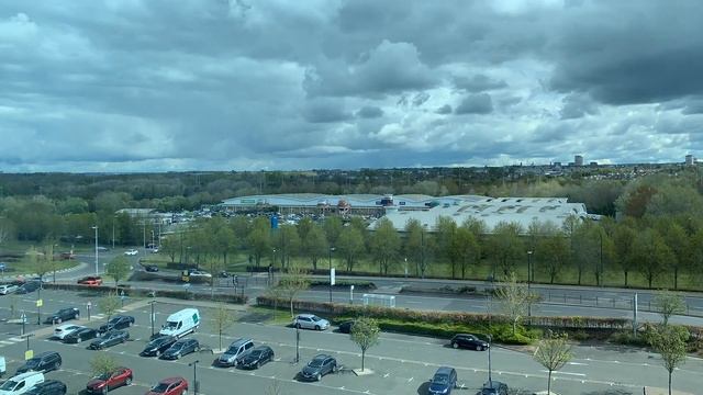 Holiday Inn Express, Hamilton (near Glasgow), Scotland - Hotel and Room tour смотреть онлайн