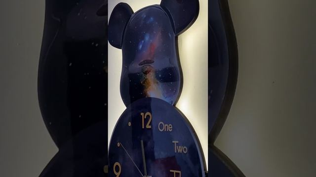 Светящейся медведь 😱Bearbrick настенные часы с подсветкой смотреть онлайн